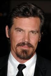 Josh Brolin apologizes for visiting dad and Barbra Streisand